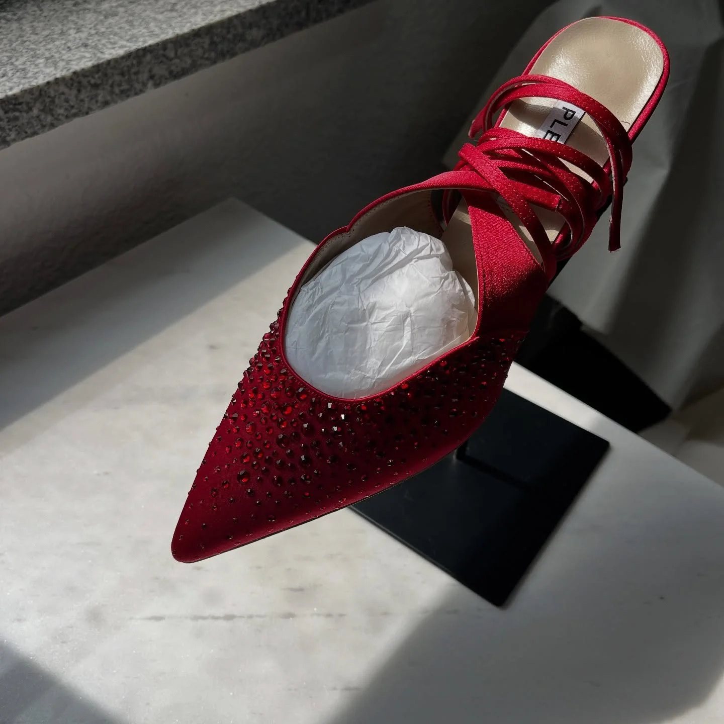 Red Satin and Rubies&hearts;️🍒✨
For your magical dreams.

#PLEIADES #PleiadesShoes #designershoes #JANEslingbacks #JANE50 #ruby #satin #luxuryshoes #consciousluxury #플레이아데스 #플레이아데스슈즈
