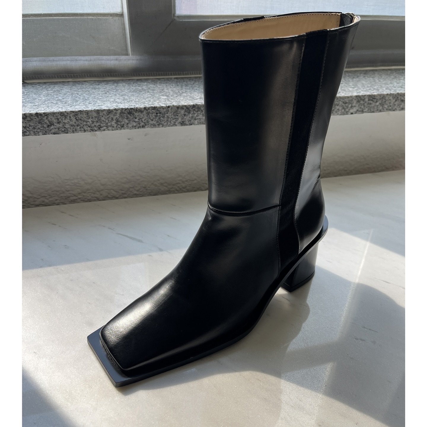 CINDY is a Must-have!🌟

Whether if they&lsquo;re ankle boots or knee-high ones, Black or Wine, CINDY boots are the must-have items to complete your winter outfits with chic.

#PLEIADES #PleiadesShoes #designershoes #craftsmanship #ankleboots #boots 