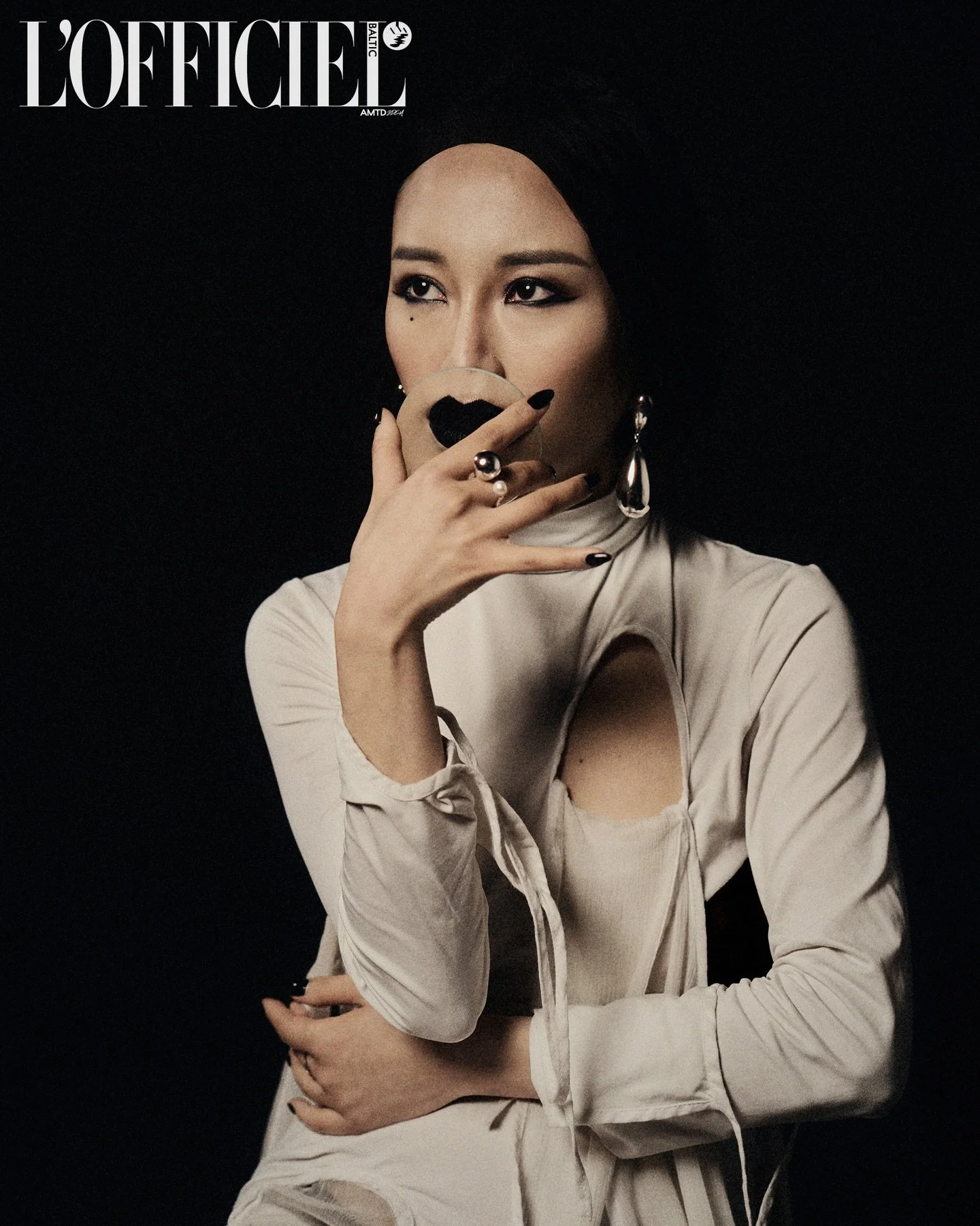 &rdquo;Chengxi Taylor on Breaking the Wall Between Tech, Art and Fashion&ldquo; for @lofficielbaltic ✨

-
TALENT  Chengxi Taylor @chengxitaylor
ART DIRECTION &amp; PHOTO  Julija Hafizova @julija.haf
STYLING  Ruta Jane @ruta.jane
LIGHT ASSISTANT  Deni