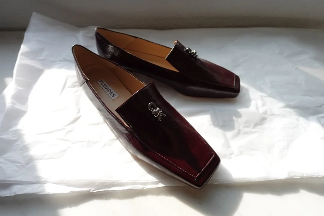 JONATHAN in Wine🍷🥀&hearts;️✨

Second drop of "The Red" collection, JONATHAN Wine. To be available at our webstore next week.

-
#PLEIADES #PleiadesShoes #designershoes #craftsmanship #consciousluxury #luxuryshoes #loafers #squaretoe #flat