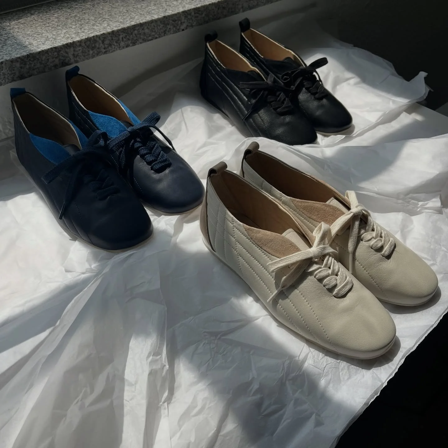 SUSIE🤍💙🖤 Available in three colours : Dune, Wind and Eclipse.

pleiades-store.com

-
#PLEIADES #PleiadesShoes #designershoes #balletsneakers #sneakerina #sneakers #sheepskinsneakers #stylish #플레이아데스