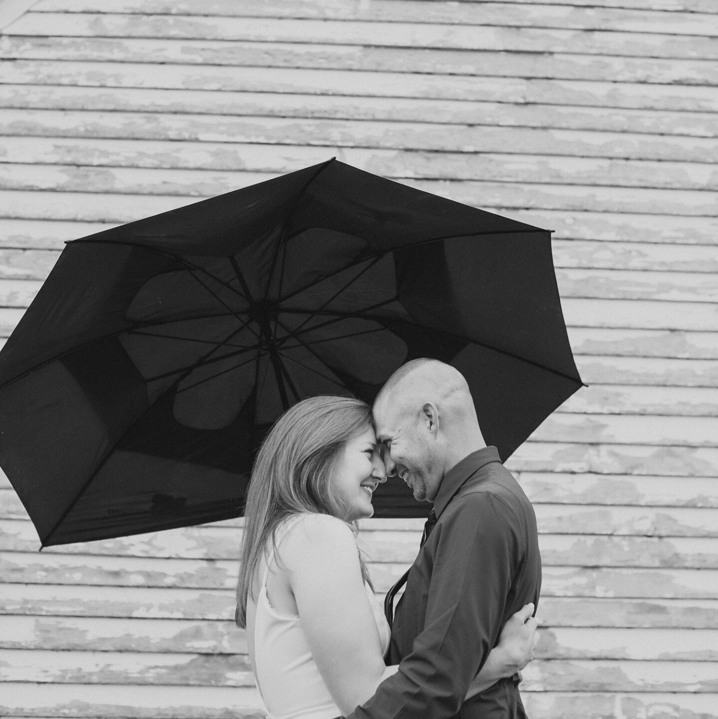 Nenia and Jeff dodged raindrops for a mostly dry backyard wedding with their families this past Friday- their wedding is now up on the blog!