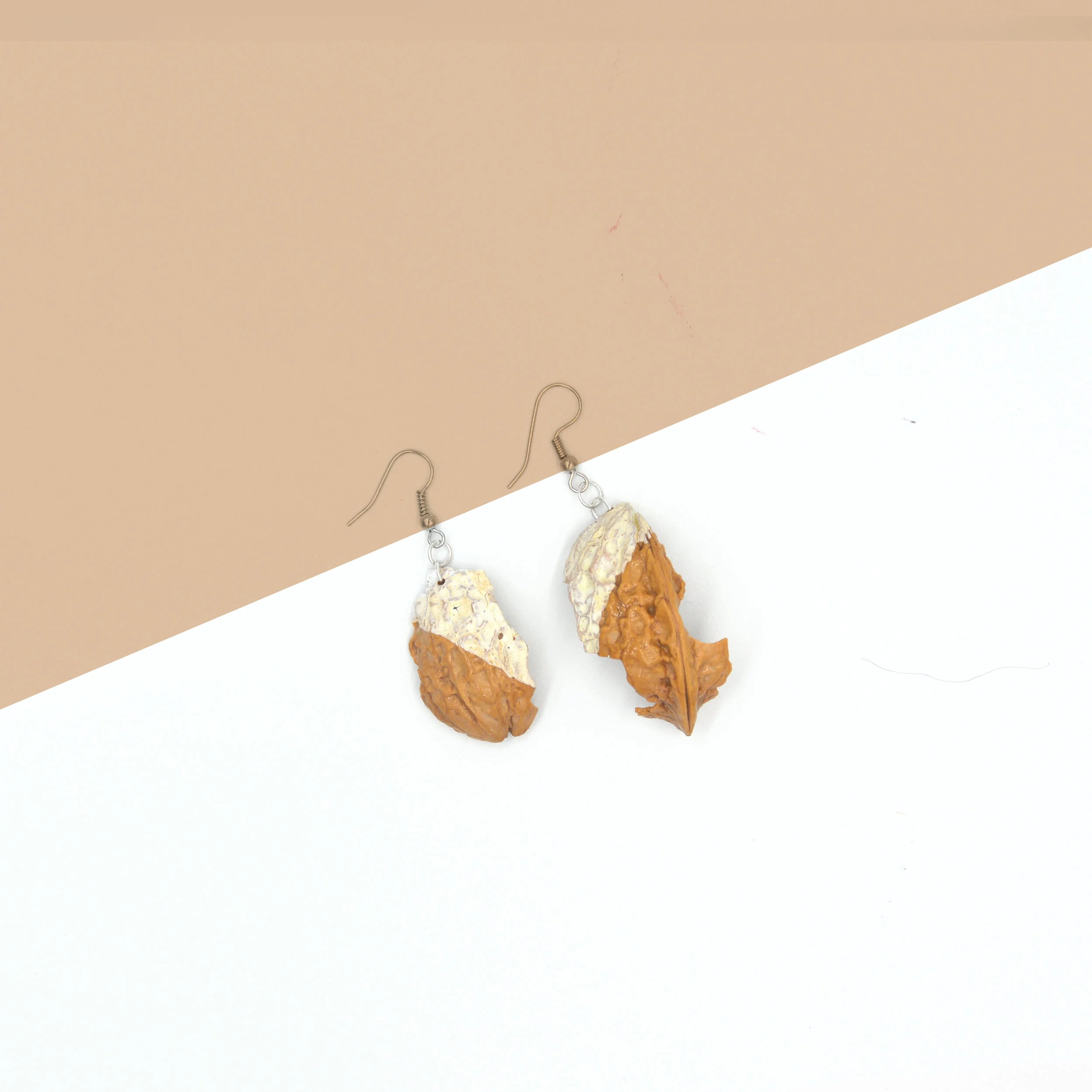 Walnut-earring-01b.jpg