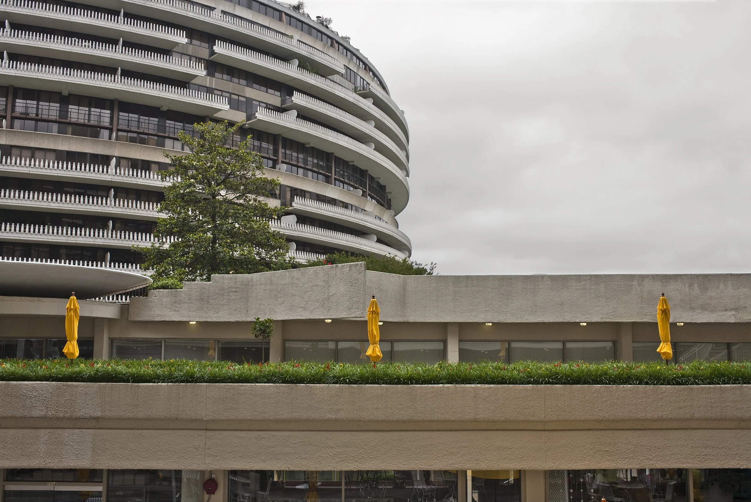 20100529 7620 Watergate Umbrellas.jpg
