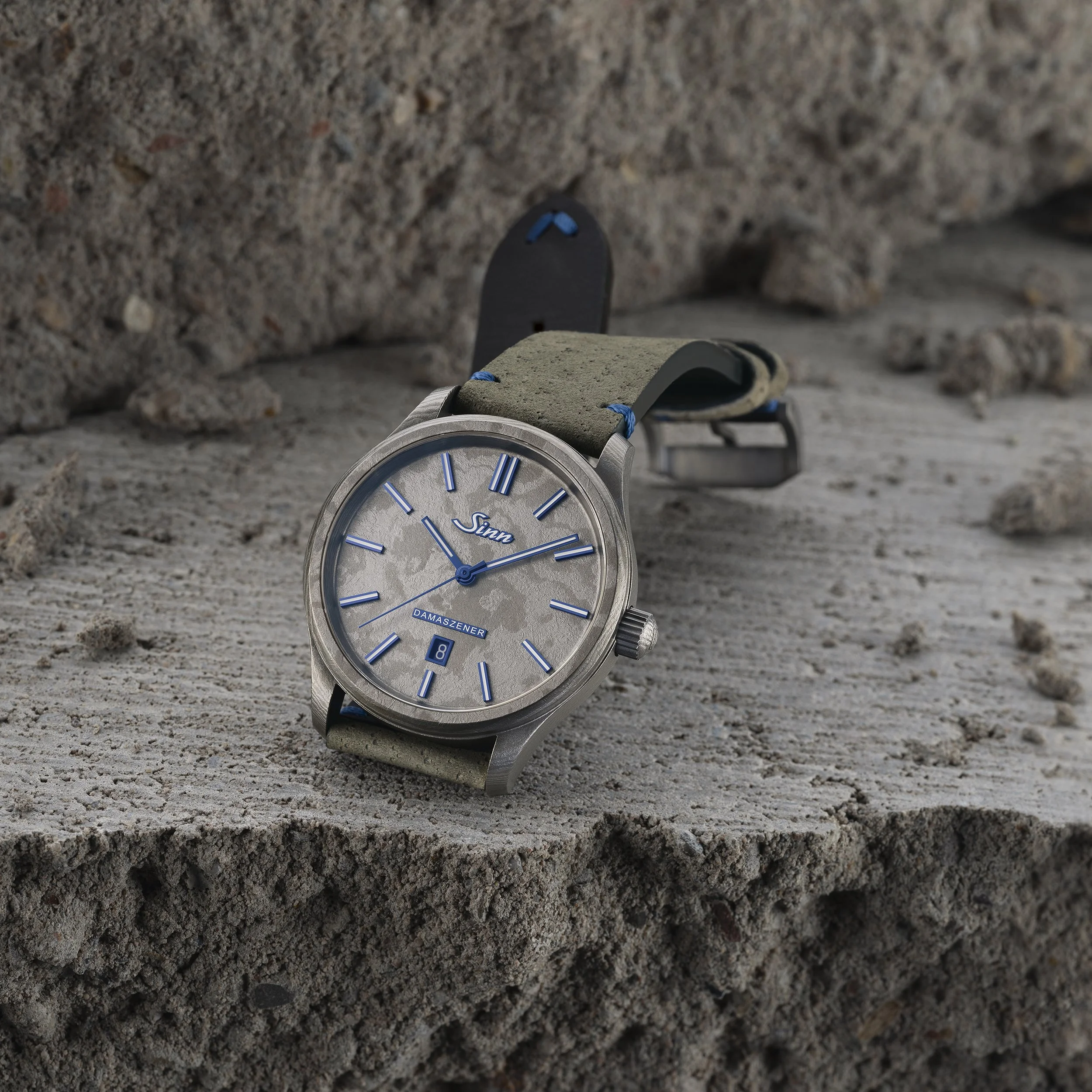Aufnahme einer Uhr aus Damaszenerstahl im Fotostudio Achim Küst in Frankfurt