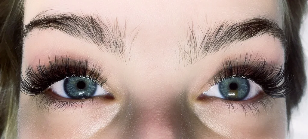 Volume Eyelash Extensions for the advanced Lash Artist