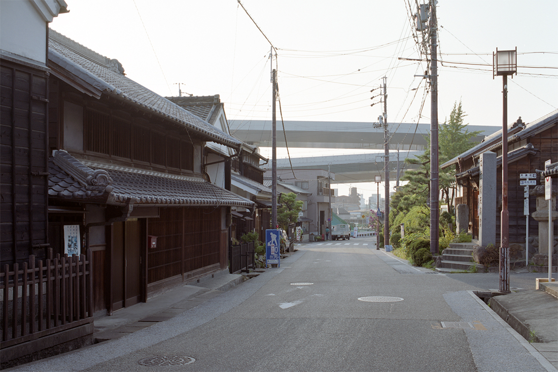 Les Cinquante-trois Stations du Tōkaidō - édition de reproductions d'estampes et de photographies ( Japon - 2007 )
