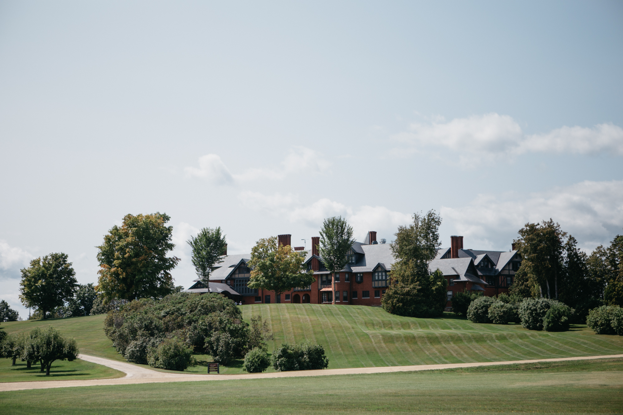 AlyssaErich_Shelburne_Farms_Coach_Barn_Wedding_Vermont_001.jpg