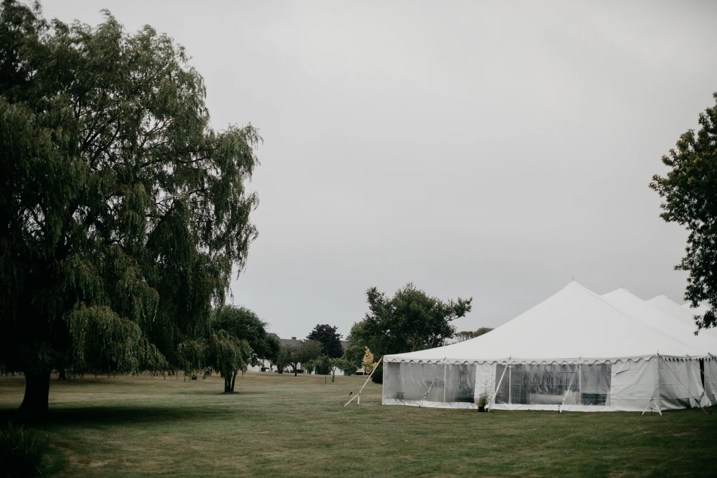 mari_luke_harpswell_Maine_rainy_backyard_wedding_029.jpg