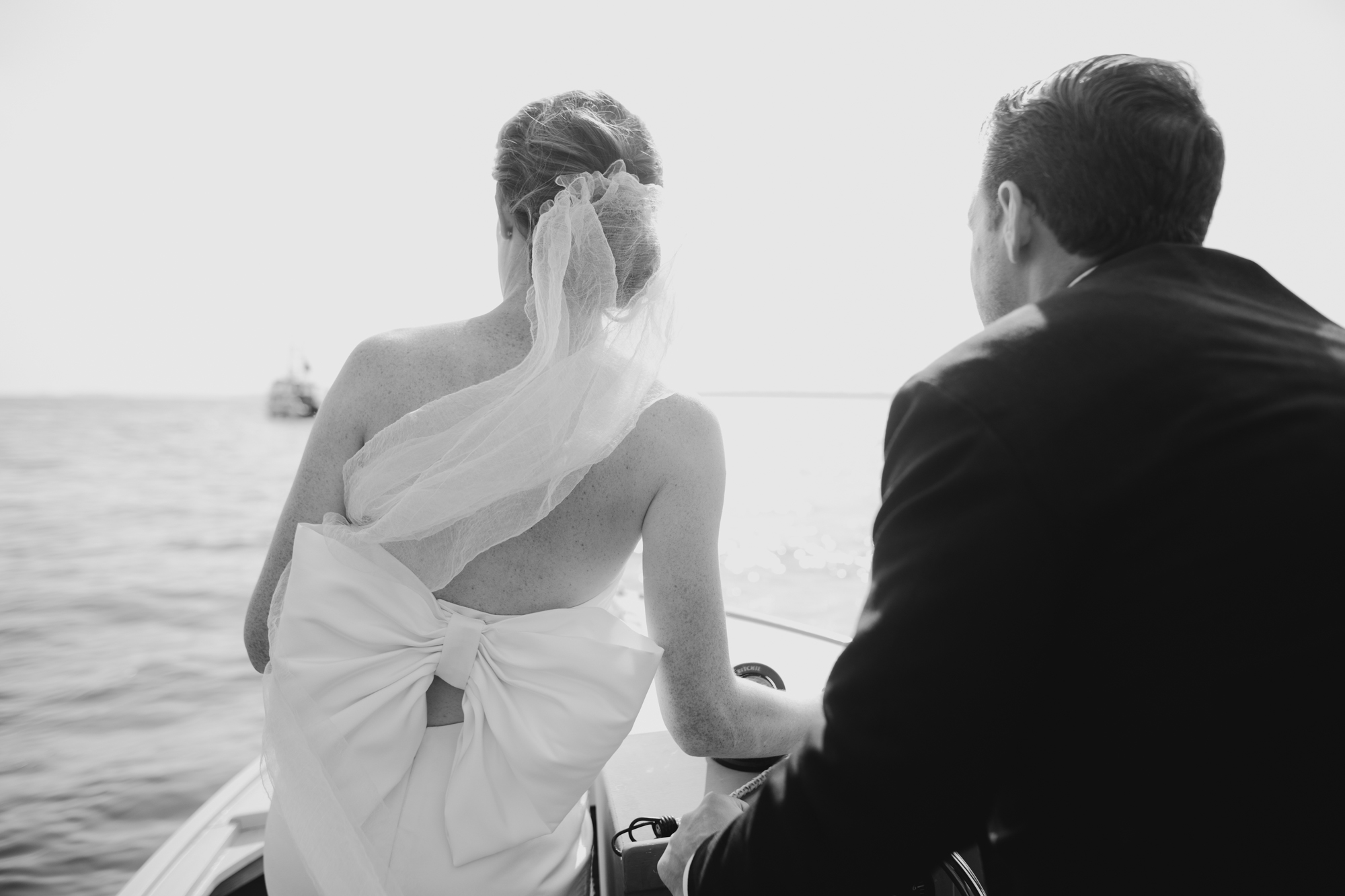 harpswell_maine_wedding_on_a_private_oceanfront_barn_leah_fisher_015.jpg