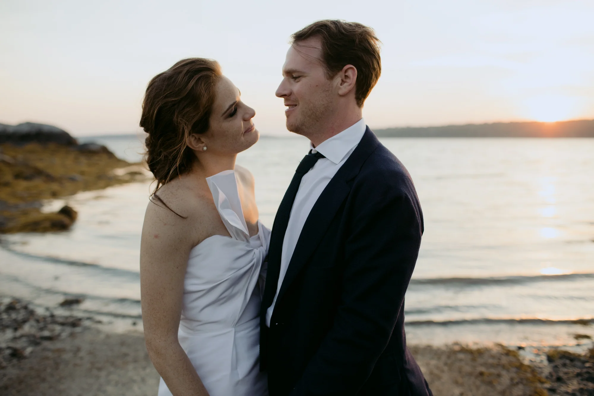 harpswell_maine_wedding_on_a_private_oceanfront_barn_leah_fisher_032.jpg