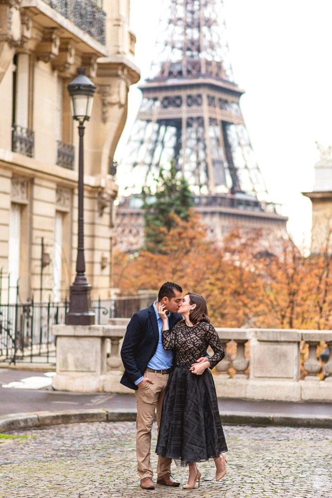 Photographer-Paris-Christian-Perona-Honeymoon-proposal-engagement-Trocadero-Eiffel-tower-sunrise-avenue-Camoens-cobblestones-street-2.jpg