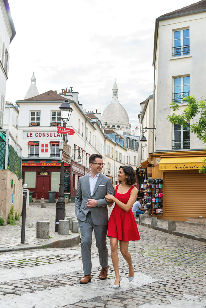 Paris photoshoot romantic photography Montmartre cobble stone street Sacre Coeur