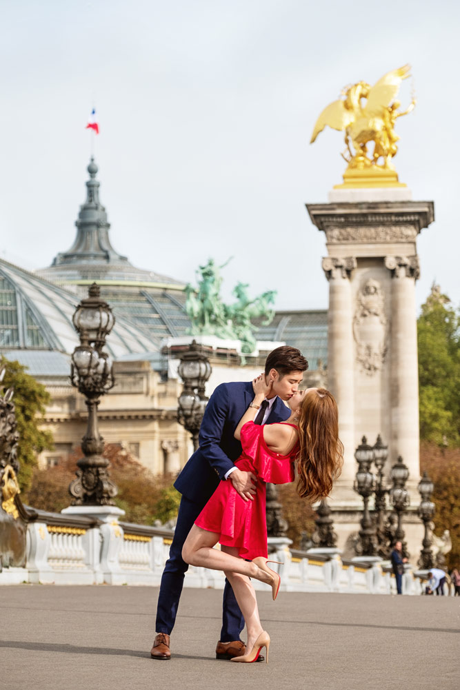 Paris photographer proposal engagement pre wedding Alexandre III bridge 