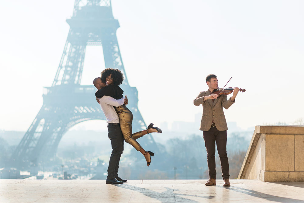 Paris photographer proposal photography she said yes violinist with Eiffel tower Trocadero
