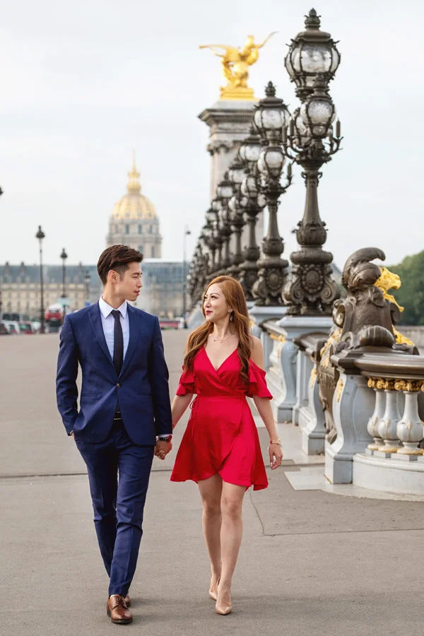 paris-photographer-christian-perona-professional-engagement-proposal-pre-wedding-portrait-Alexander-III-bridge-Alexandre-pont-golden-statue-hand-to-hand-red-dress.jpg
