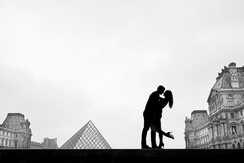 Paris photographer romantic silhouette photography Louvre pyramid