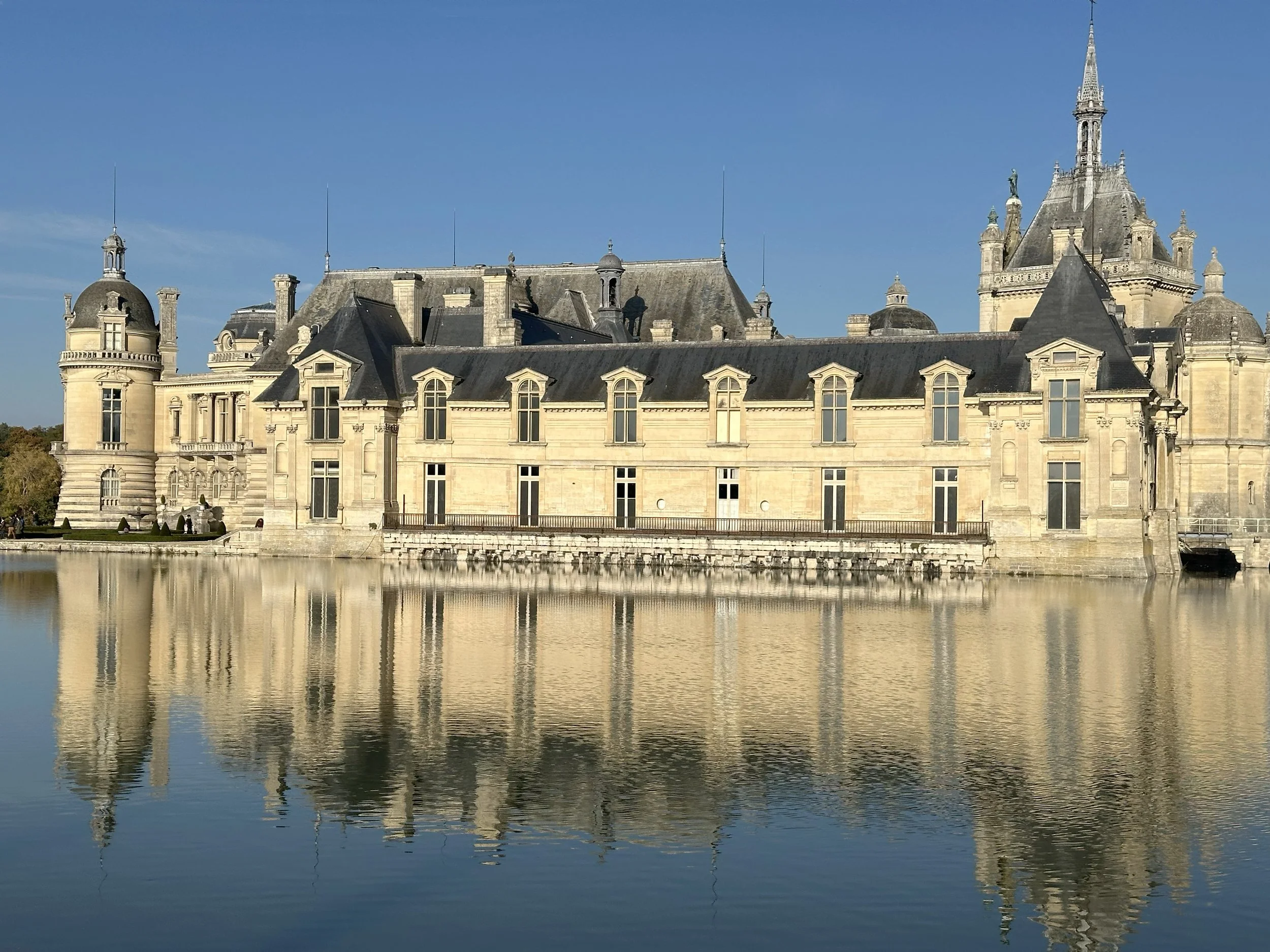 The 10 Most Beautiful Villages Near Paris for a Romantic Getaway (2026 Guide)