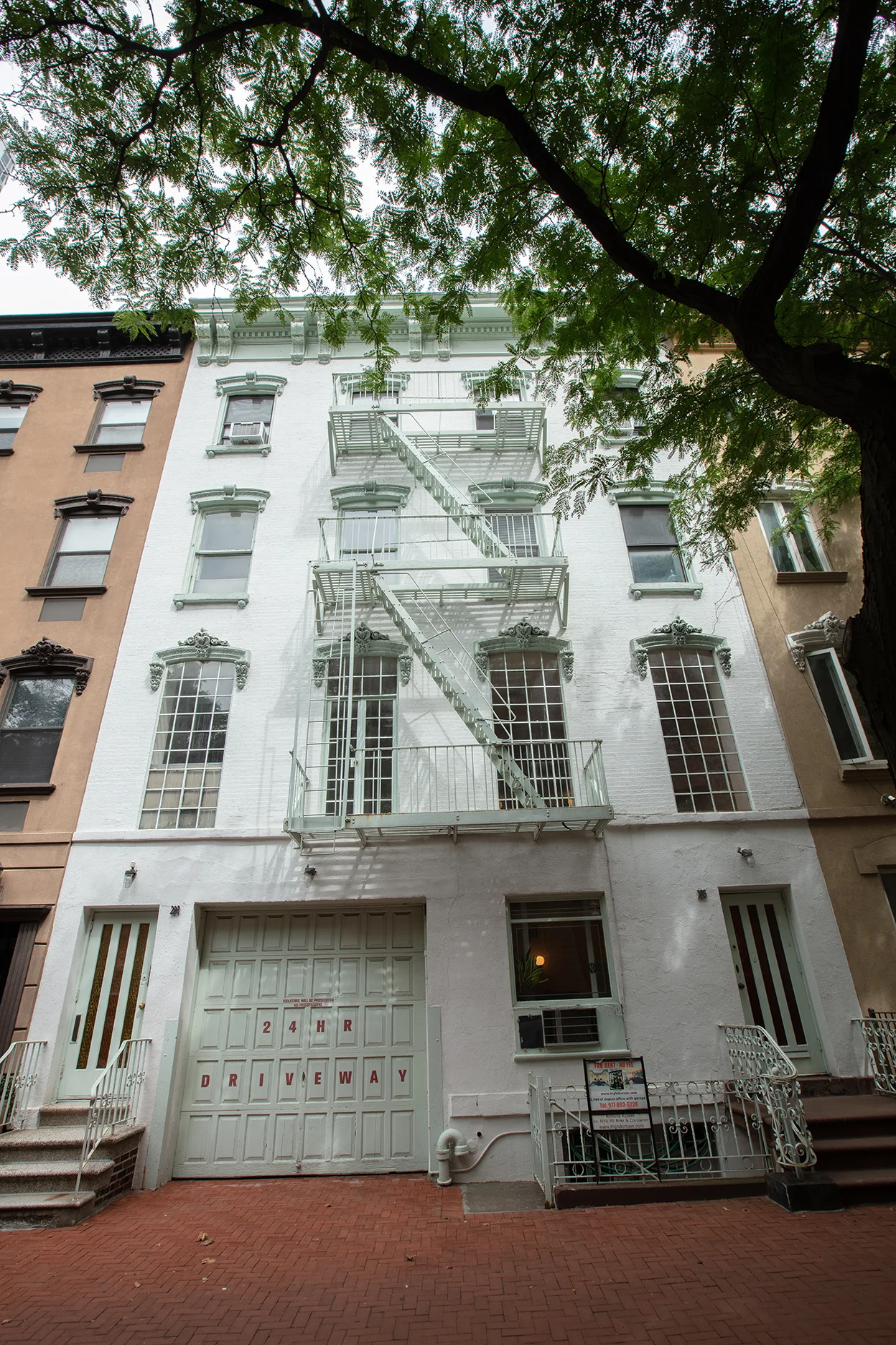 It has direct access to the studio via hallway.
