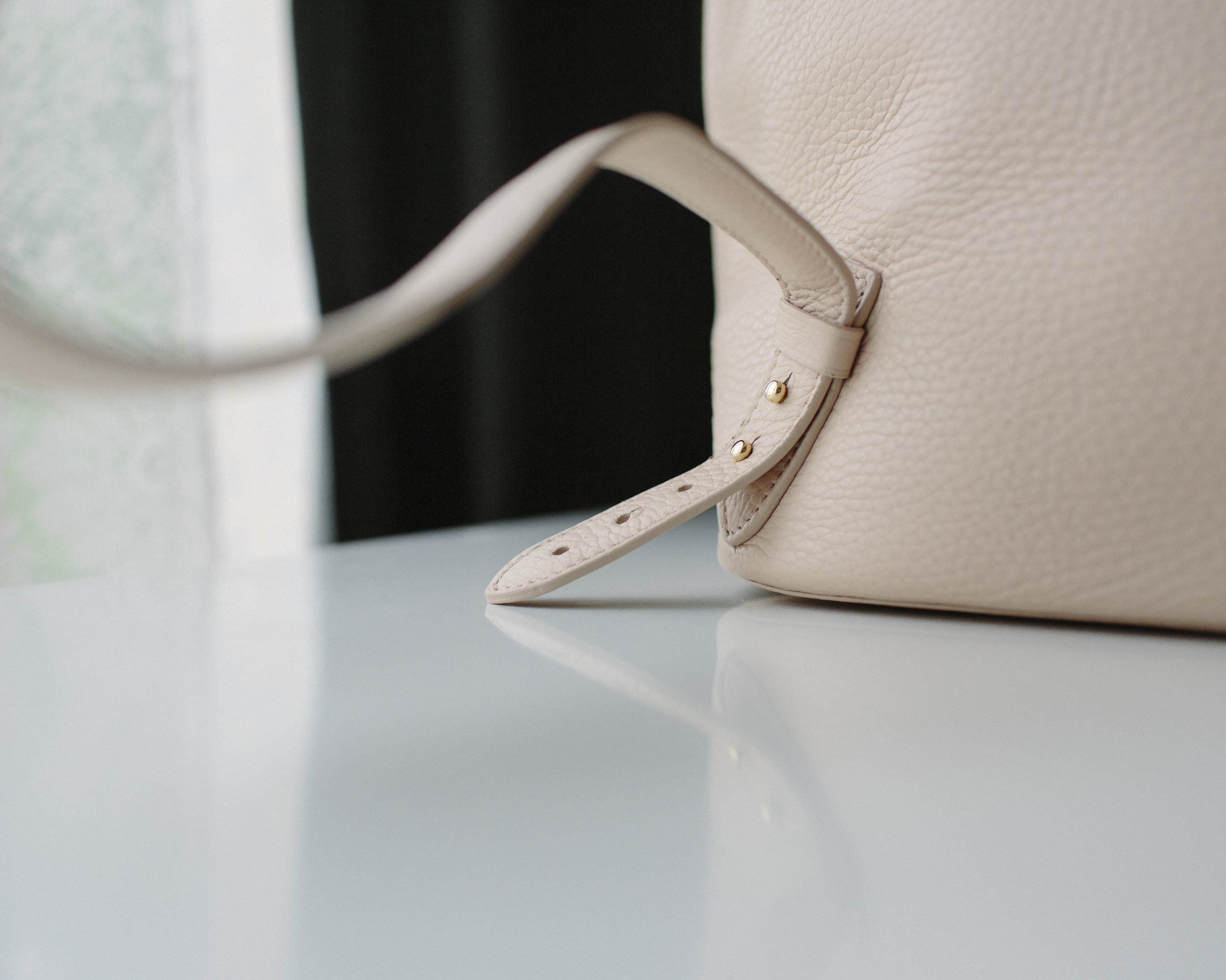 Adjustable straps.