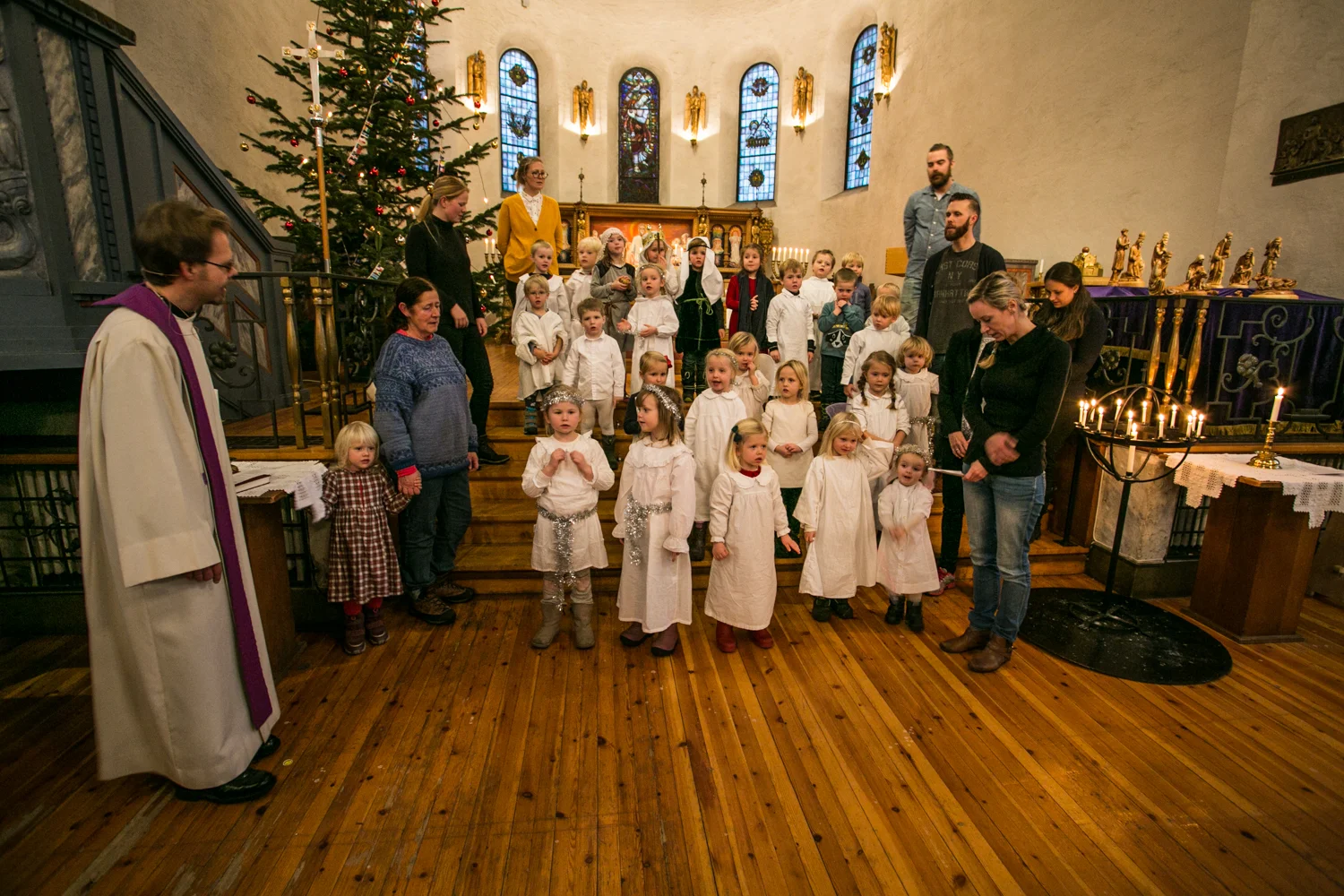 171215_fausko_oslo_riskirke_barnegudstjeneste_mikkel_dokumentar_mennesker-2.jpg