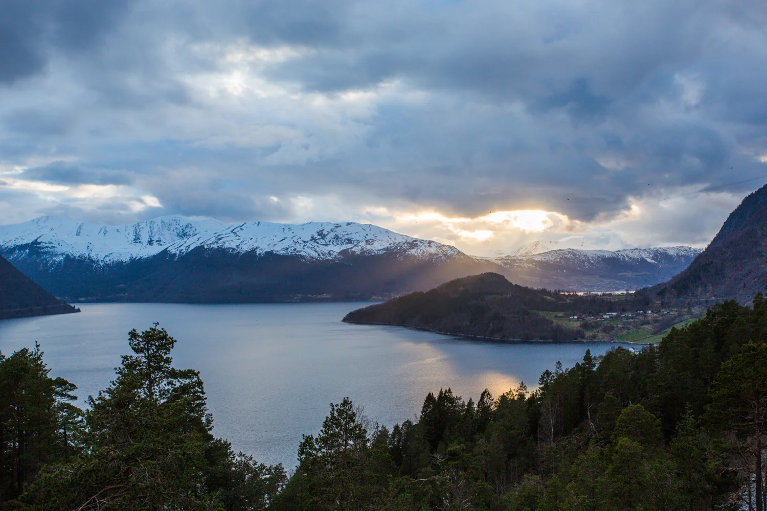 170416_fausko_vestlandet_roadtrip_volda_geilo_landscape-2.jpg