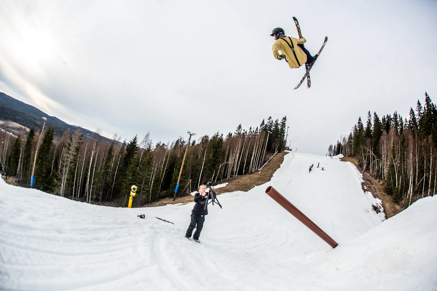 200416_fausko_oslo_wyller_springshred_action_freeskiing-14.jpg