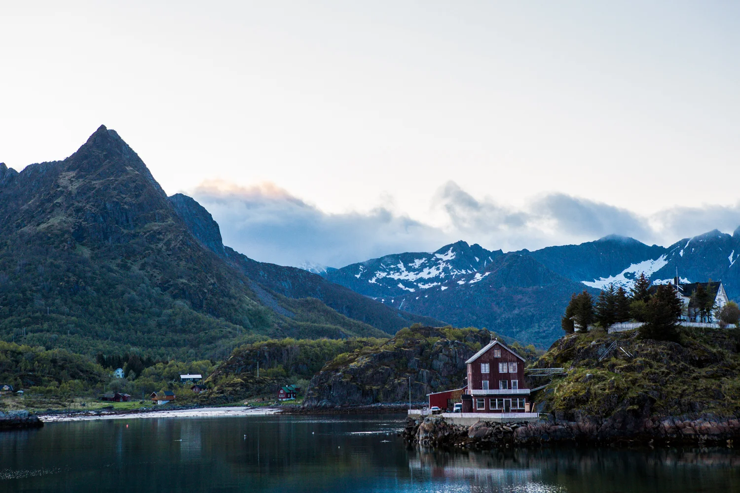 250516_fausko_lofotentravels_svolvær_svolværgeiten_sandvikencamping_landskap-17.jpg