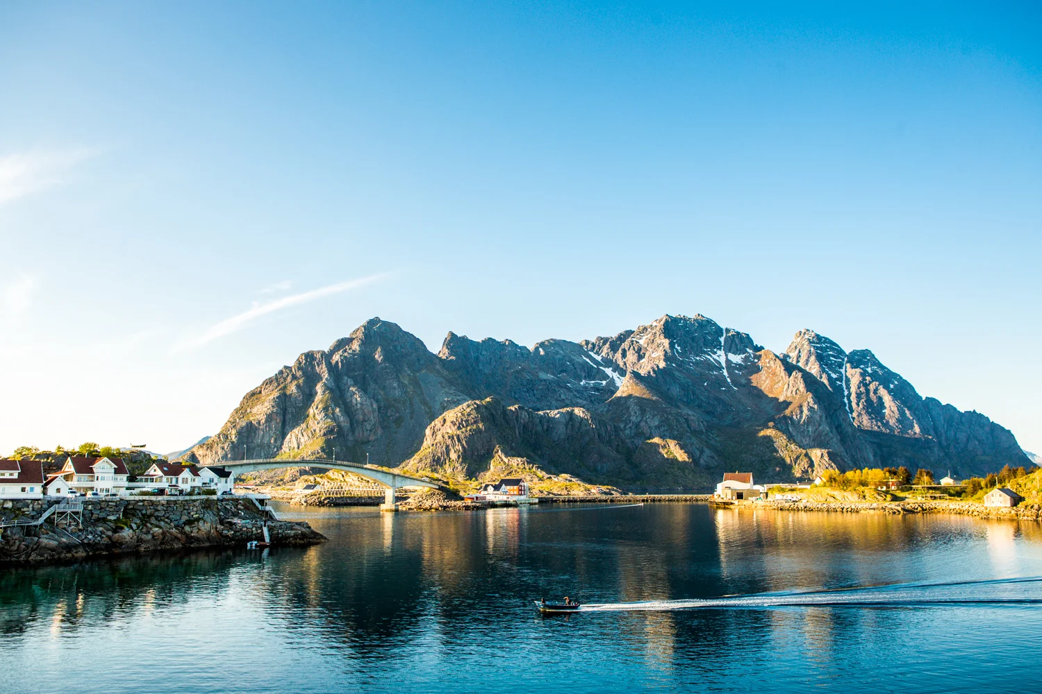 260516_fausko_lofotentravels_henningsvær_landskap_dokumentar_portrett-7.jpg