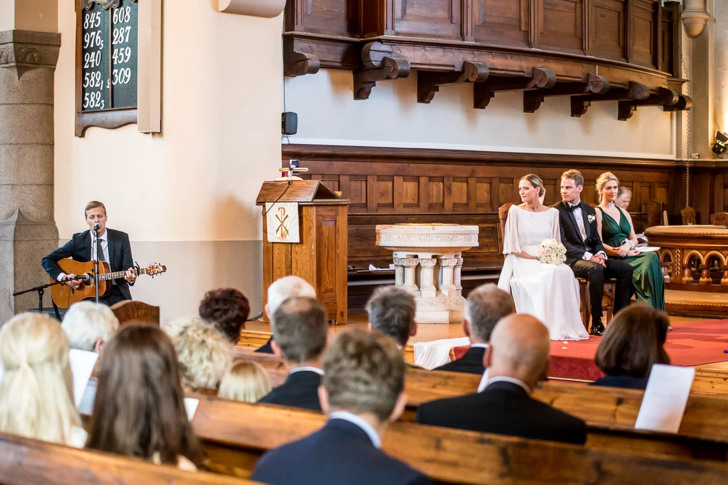 170617_fausko_oslo_fagerborgkirke_bryllup_amund&susanne_portrett_dokumentar_-32.jpg