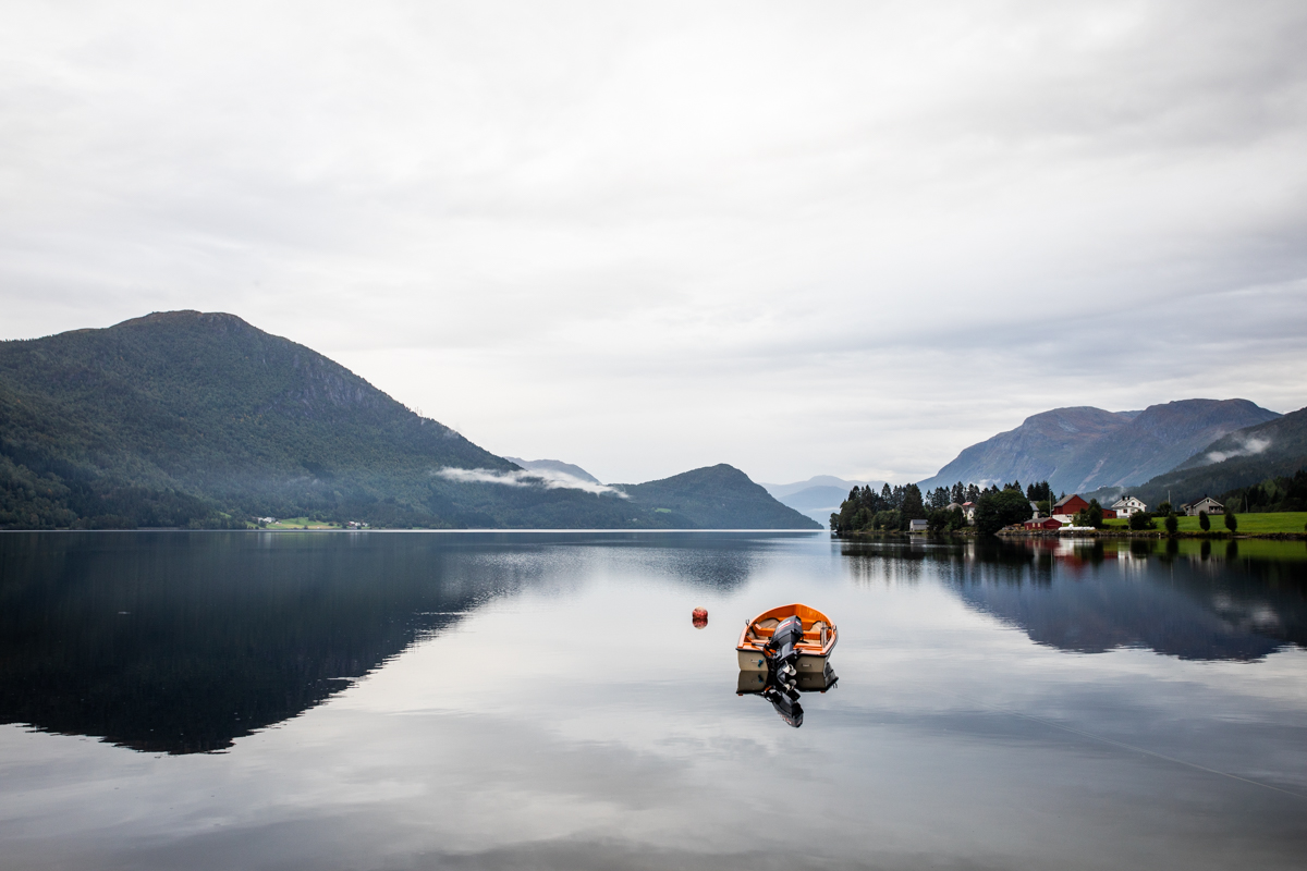 070918_fausko_loen_vestlandet_lovatnet_tyler_landskap_portrett-3.jpg