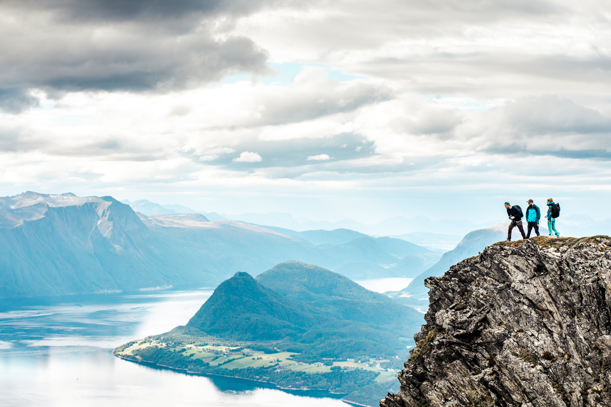 020918_fausko_romsdalen_romsdalseggen_hike_kyle_tyler_serine_joachim_landskap_dokumentar-13.jpg