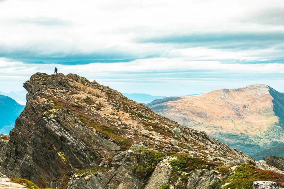 020918_fausko_romsdalen_romsdalseggen_hike_kyle_tyler_serine_joachim_landskap_dokumentar-10.jpg