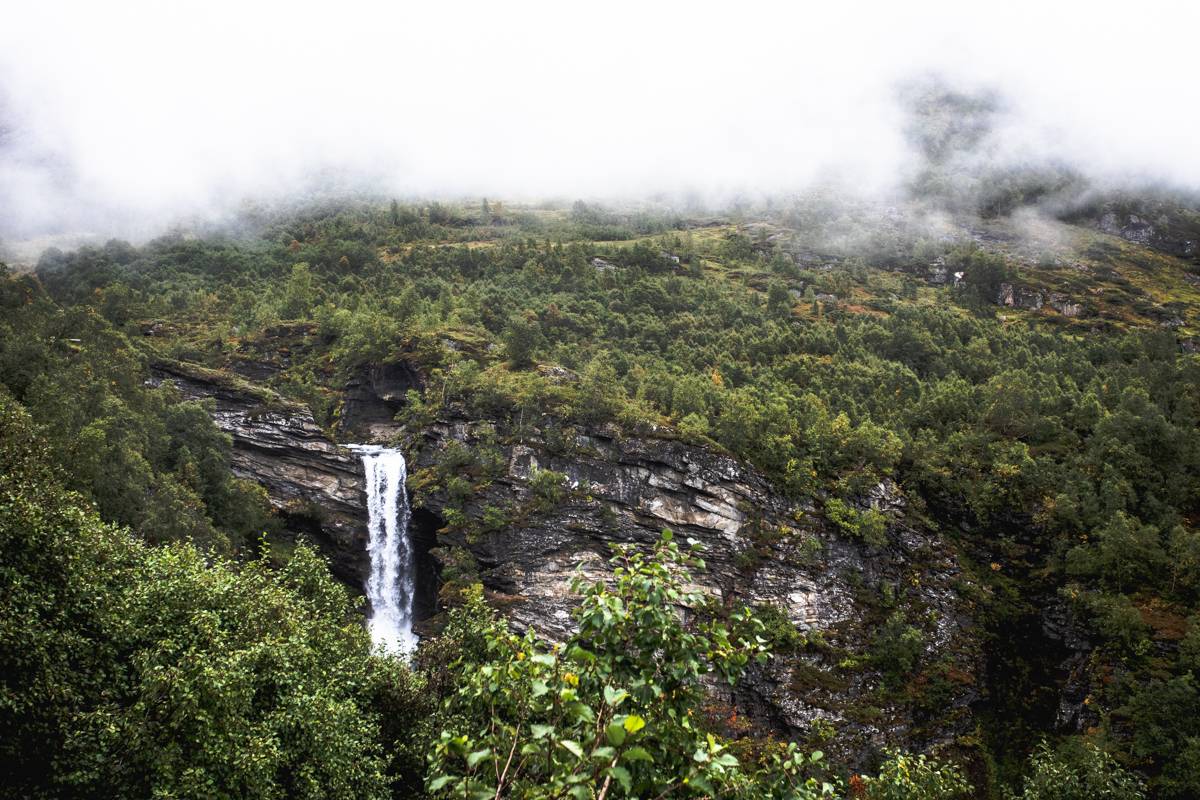 040918_fausko_vestlandet_geiranger_fossefall_fjorutsikt_flydalsjuvet_dalsnibba_tyler_joe_kyle_landskap_portrett-4.jpg