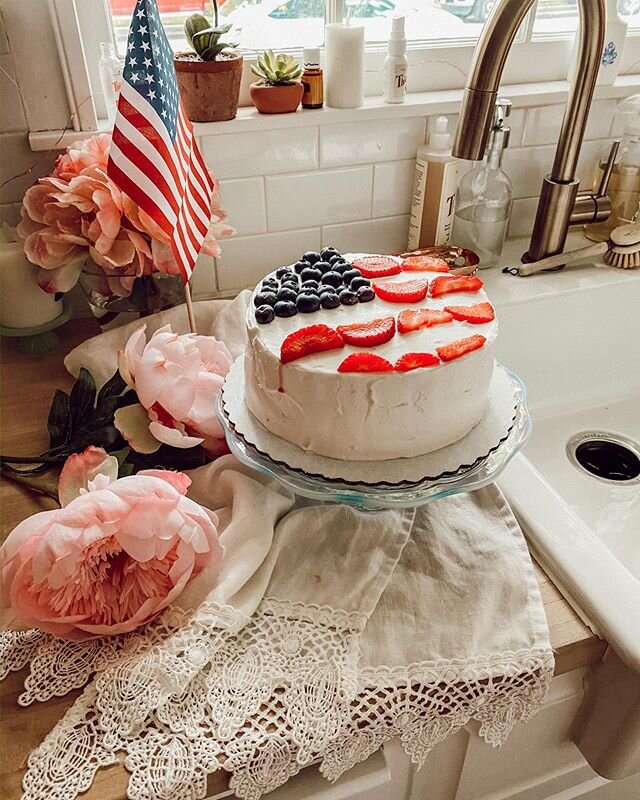 Does anyone else make a FLAG Cake every year for the 4th?! It&rsquo;s my favoriteeeeeee! My mama used to do this and we have carried on the tradition! 
Tell me your FAV treats for the 4th?! We also are a huge fan of Watermelon Pops!!!