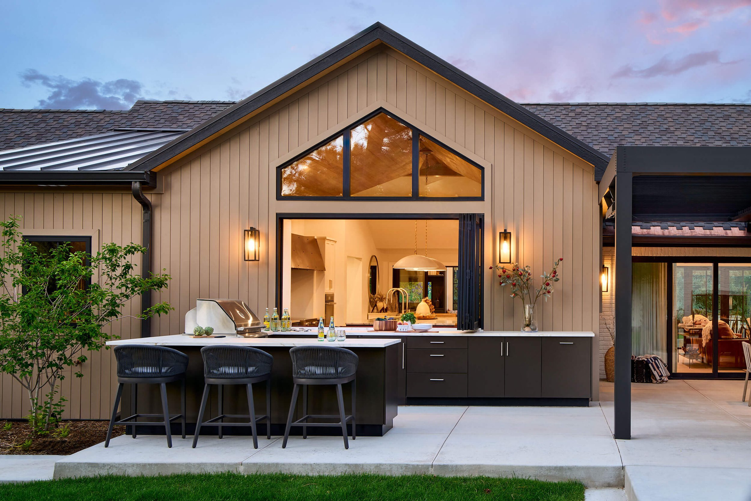 KGA-5400-Beach-Rd-08-14-23-Outdoor-Kitchen-Dusk-Web.jpg