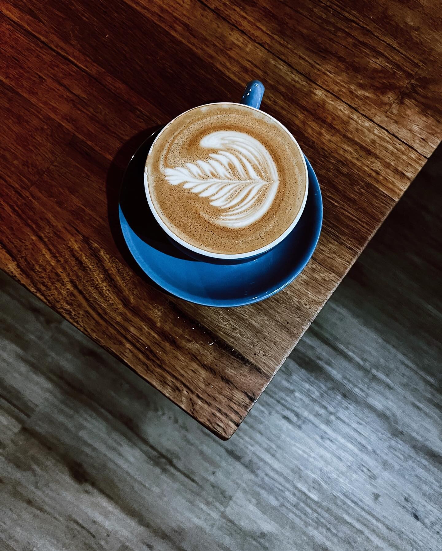 Coming in hot ☕️🔥

This rich, cup produces flavours of cocoa, caramel and vanilla with a slightly honeyed aftertaste 🤤 ~ Espingarda ~

#theblessedbean #coffeeroasters #coffee #espresso #milkcoffee #alburywodonga #wholesale #coffeelover #caffiene #c