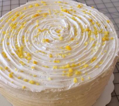 White cake with lemon curd filling