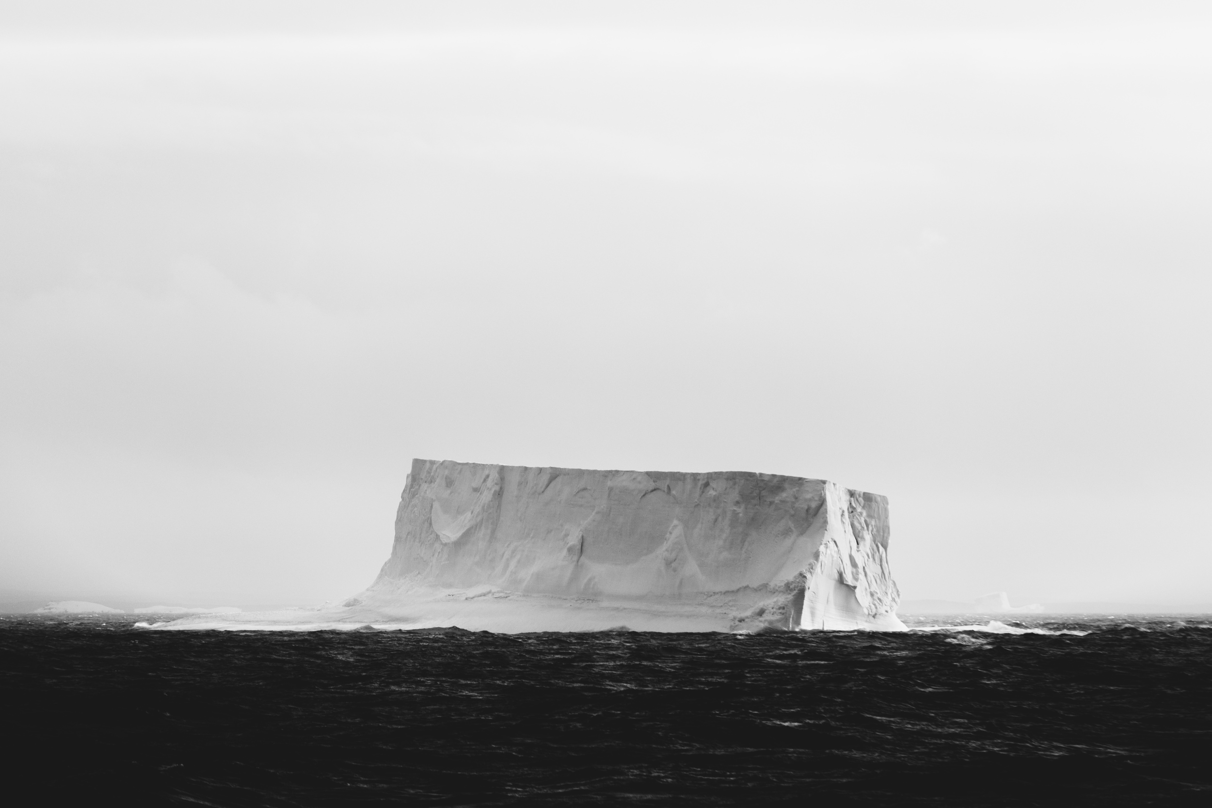 aqm-antarctica-noir-01.jpg