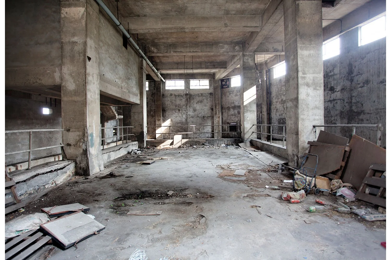 abandoned-tsing-yi-hong-kong-decay-paint-factory-box.jpg