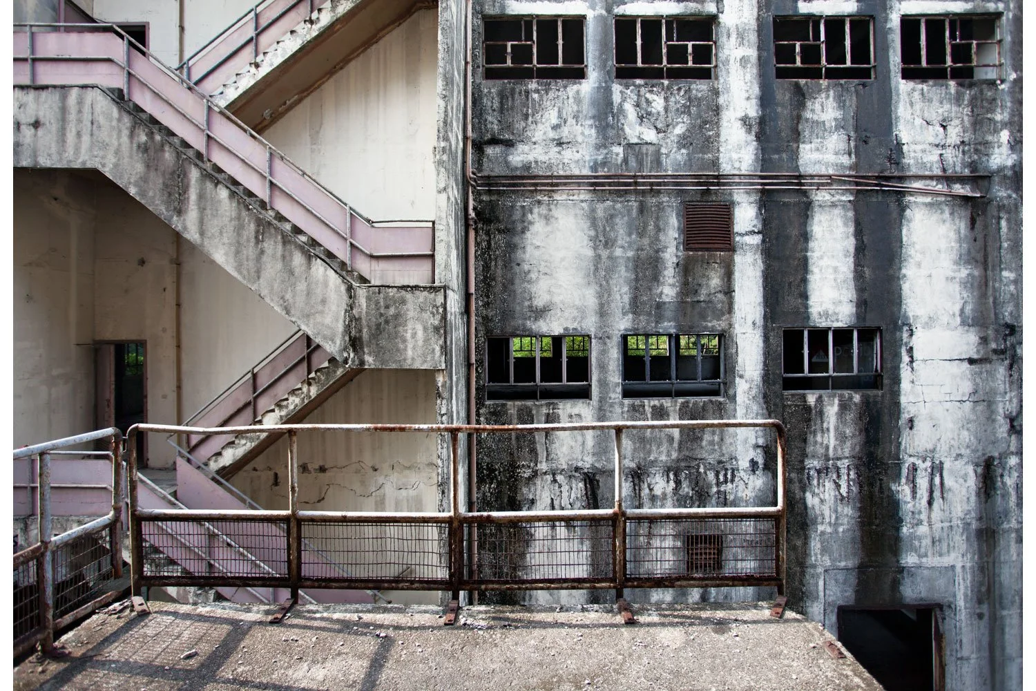 abandoned-tsing-yi-hong-kong-decay-paint-factory.jpg