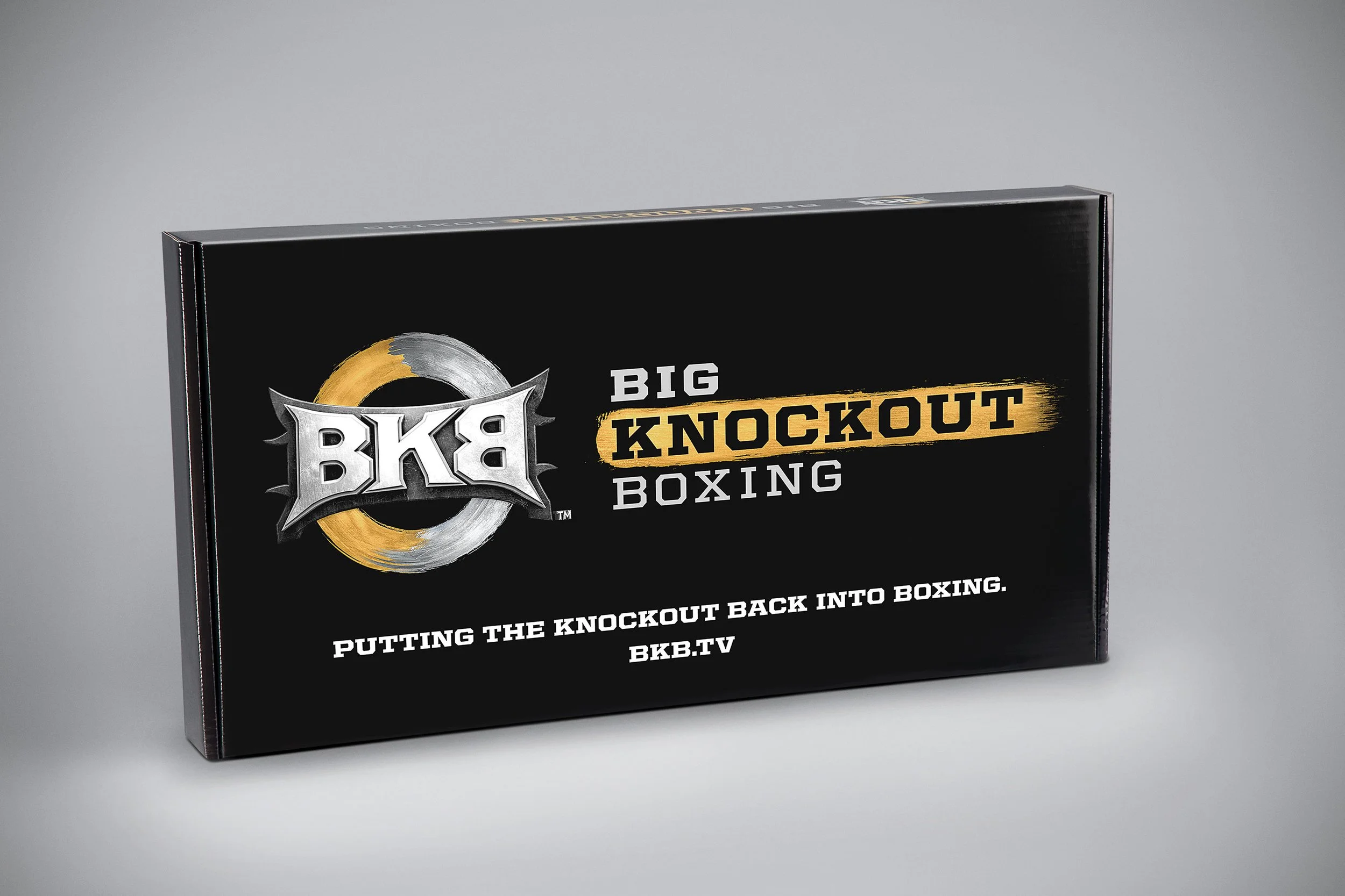 14AwardKit_BKB_BoxClsdStanding_143_M4R.jpg
