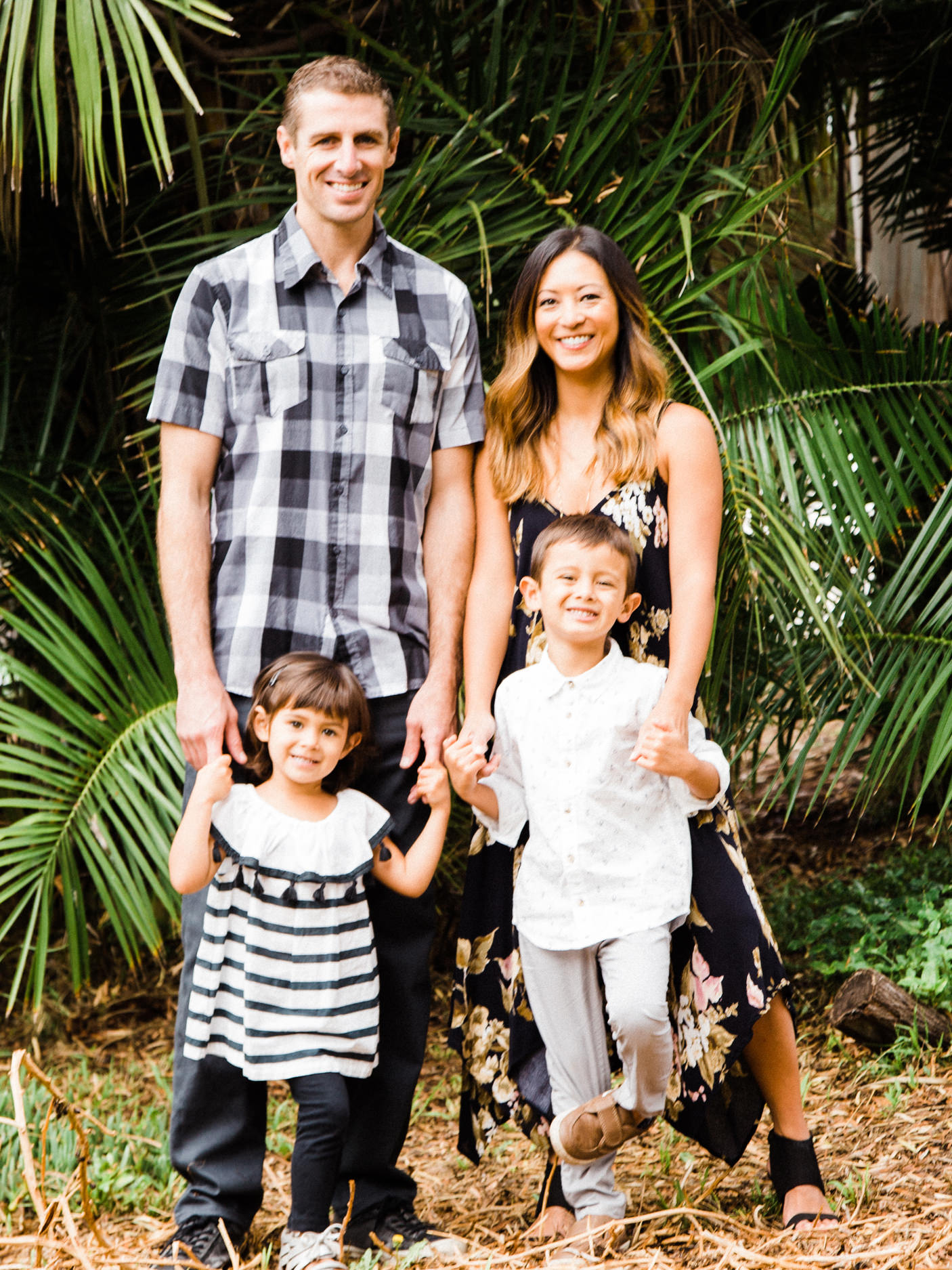 Valley Park Hermosa Beach Valley Park Hermosa Beach Family Portrait Photographs and Valley Park Hermosa Beach Family Portrait Photography from Fine Art Family Portrait Photographer, engagement photographer and Wedding Photographer Daniel Doty Photography.