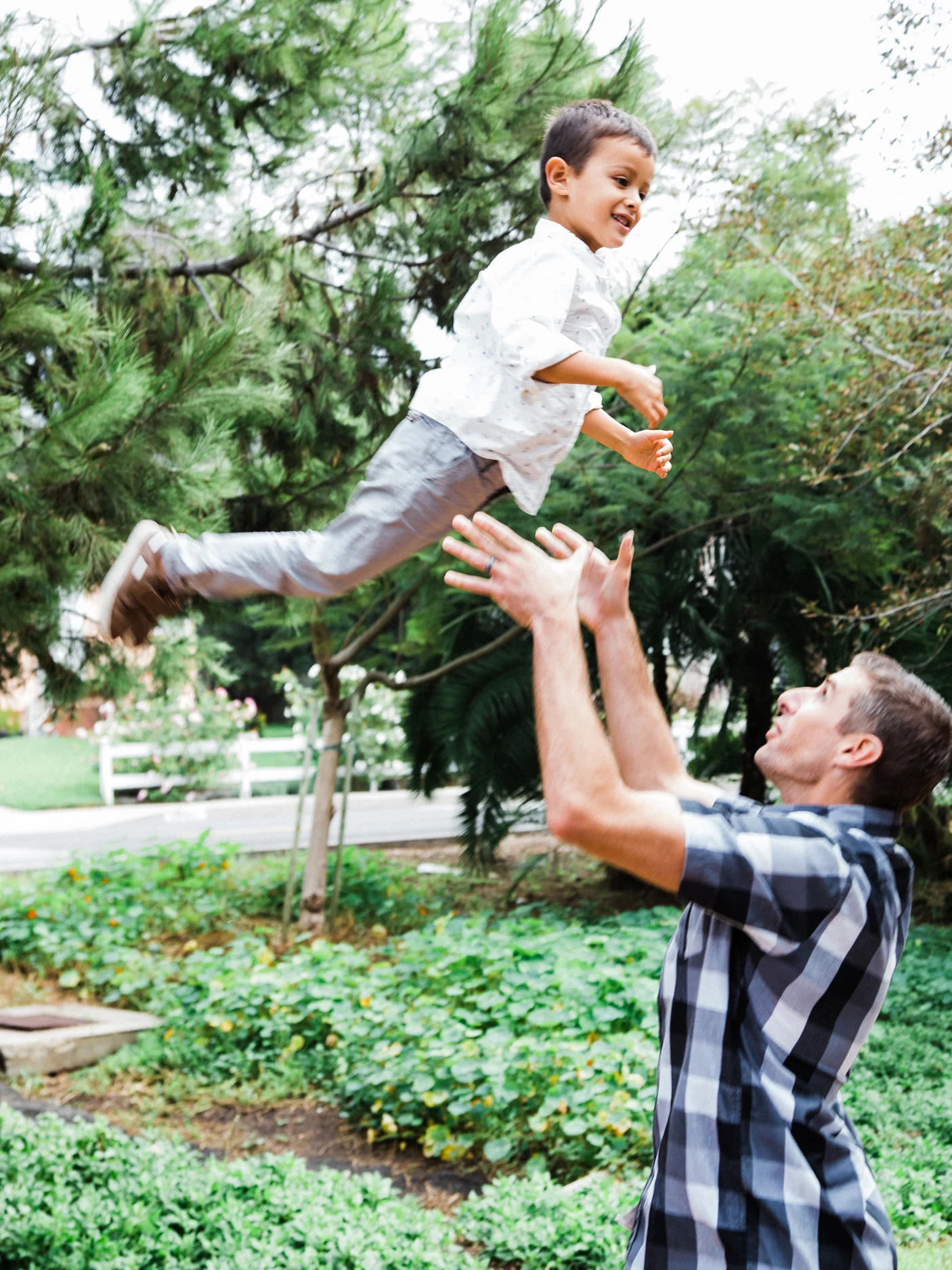 Valley Park Hermosa Beach Valley Park Hermosa Beach Family Portrait Photographs and Valley Park Hermosa Beach Family Portrait Photography from Fine Art Family Portrait Photographer, engagement photographer and Wedding Photographer Daniel Doty Photography.
