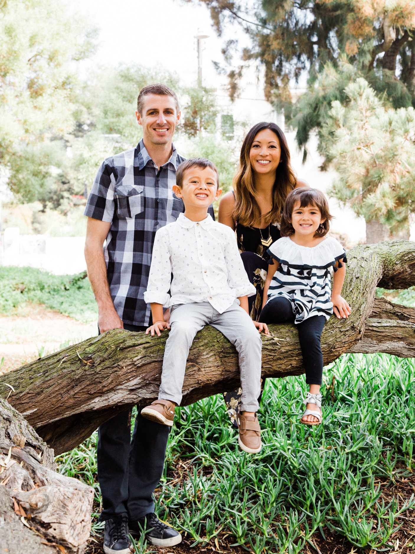 Valley Park Hermosa Beach Valley Park Hermosa Beach Family Portrait Photographs and Valley Park Hermosa Beach Family Portrait Photography from Fine Art Family Portrait Photographer, engagement photographer and Wedding Photographer Daniel Doty Photography.
