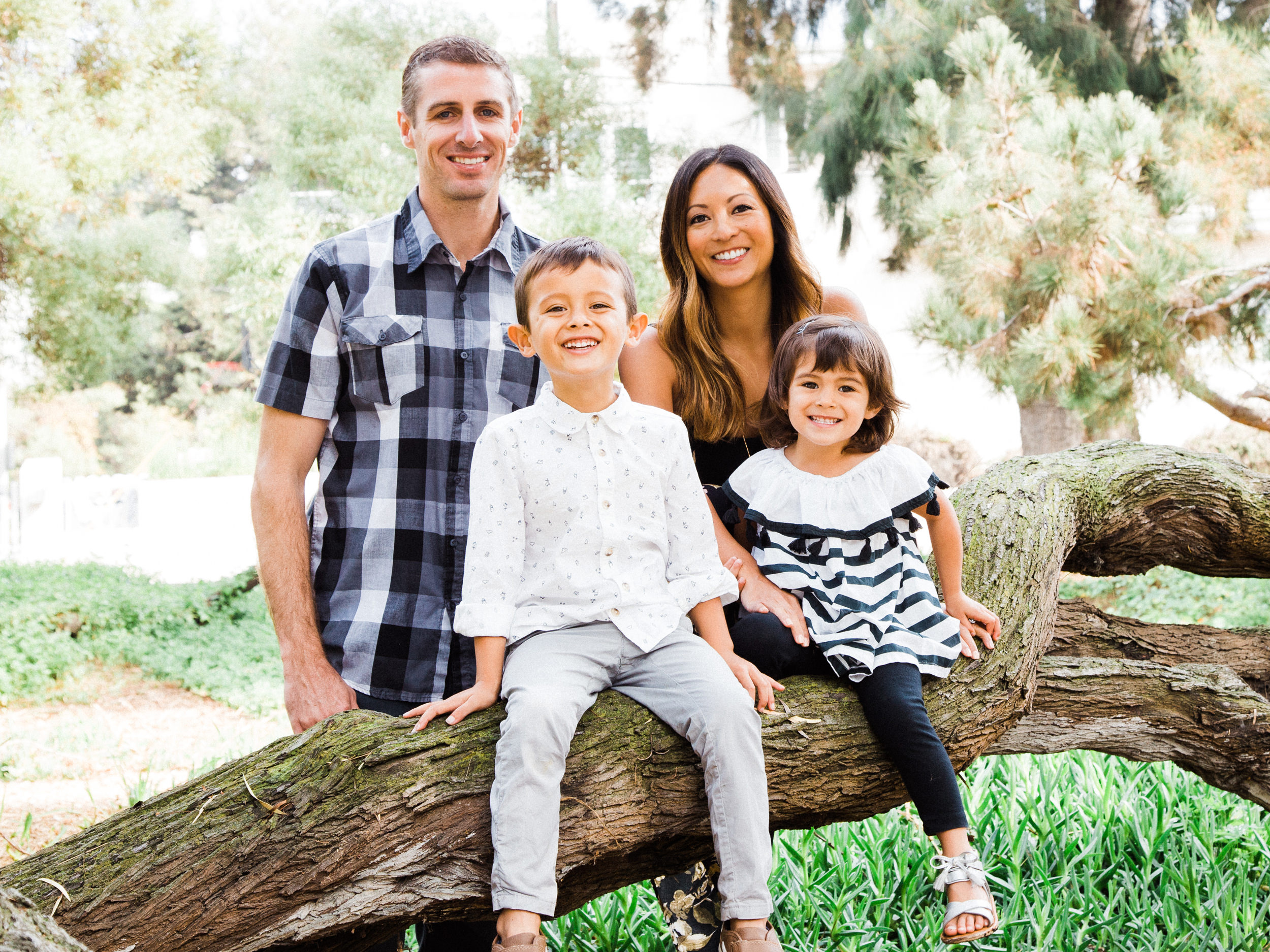 Valley Park Hermosa Beach Valley Park Hermosa Beach Family Portrait Photographs and Valley Park Hermosa Beach Family Portrait Photography from Fine Art Family Portrait Photographer, engagement photographer and Wedding Photographer Daniel Doty Photography.