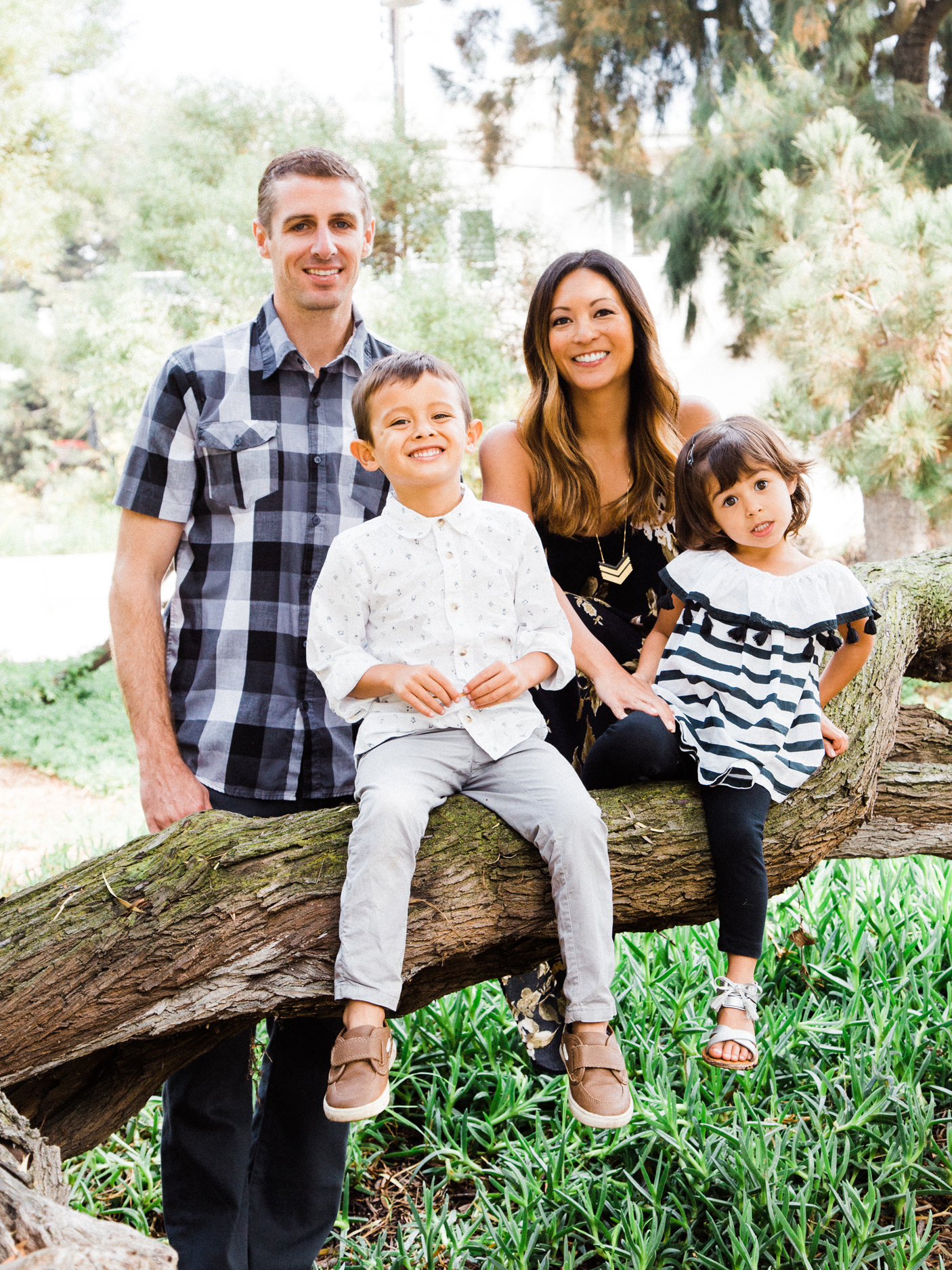 Valley Park Hermosa Beach Valley Park Hermosa Beach Family Portrait Photographs and Valley Park Hermosa Beach Family Portrait Photography from Fine Art Family Portrait Photographer, engagement photographer and Wedding Photographer Daniel Doty Photography.