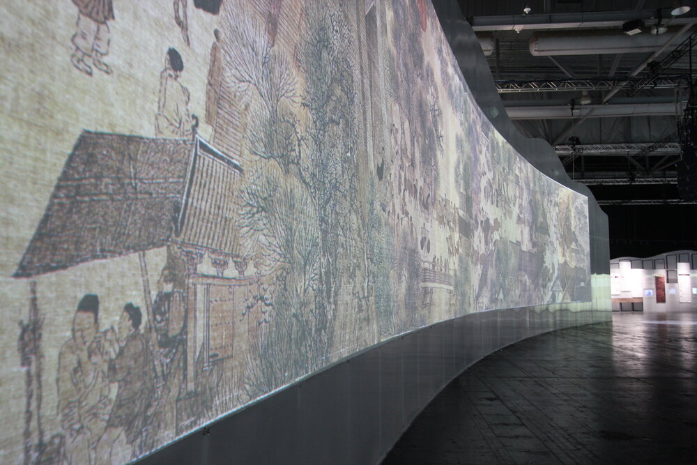  Phoenix television spent more than three years crafting a live animation from the original scroll. The large-scale projected animation centers the exhibition.  