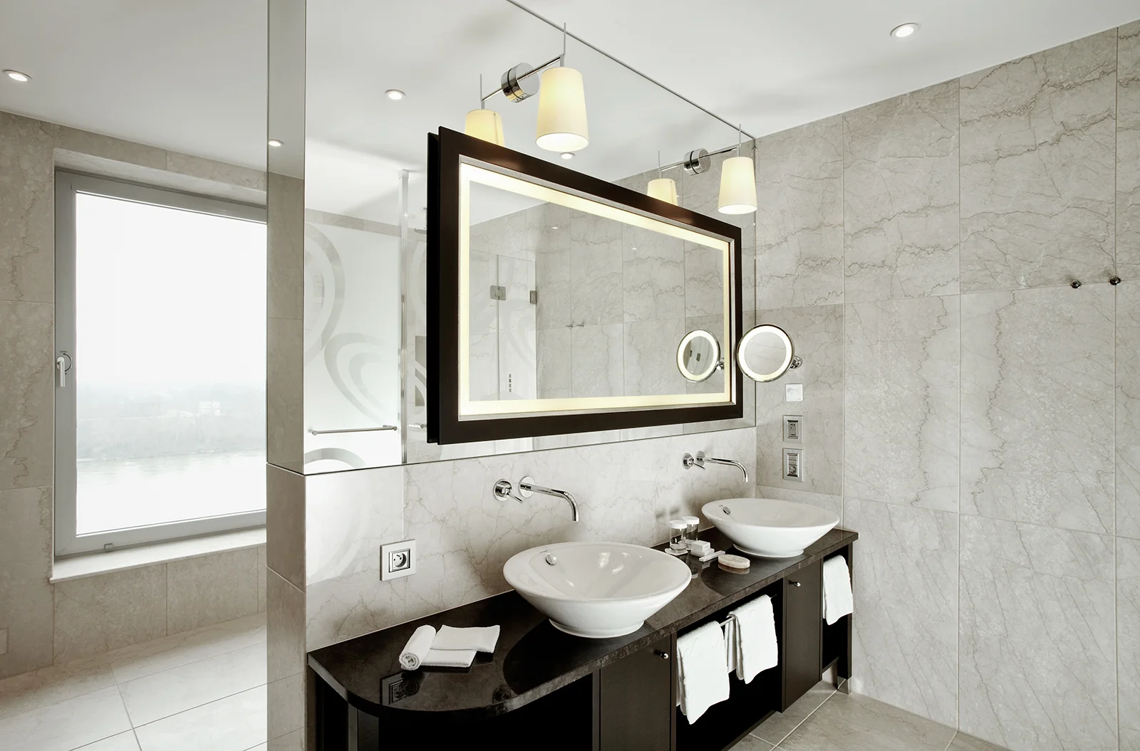 03_Kempinski_set.jpg