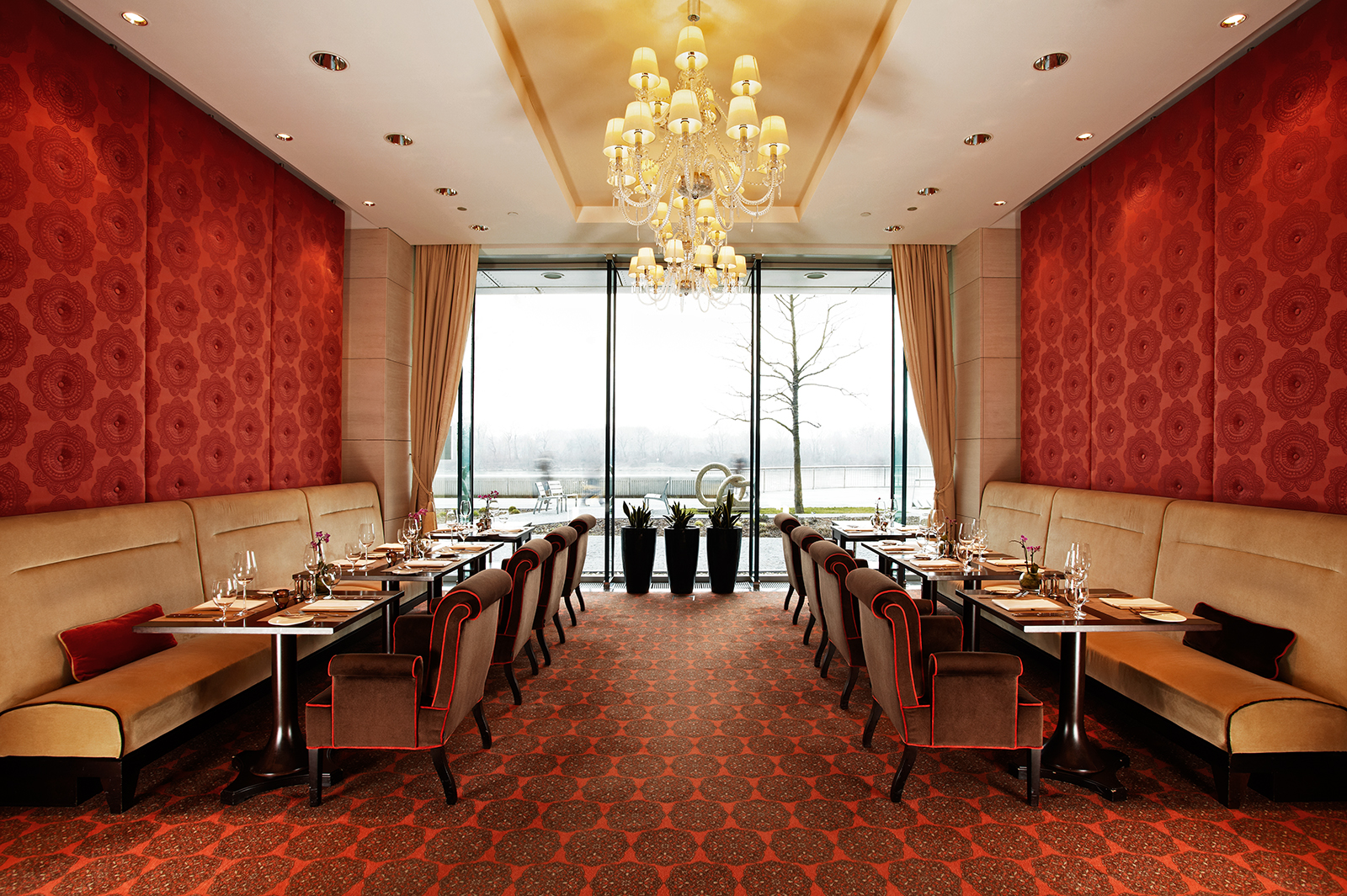 10_Kempinski_set.jpg